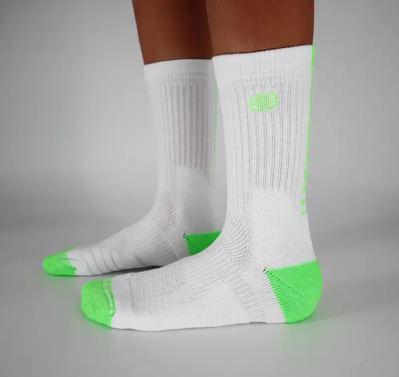 Chaussettes basket up time blanc-vert 2 Chaussettes basket up time blanc-vert 2 — B.EASE