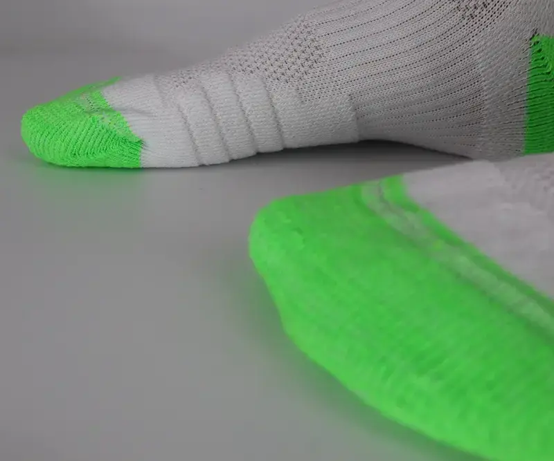 Chaussettes basket up time blanc-vert 4 Chaussettes basket up time blanc-vert 4 — B.EASE