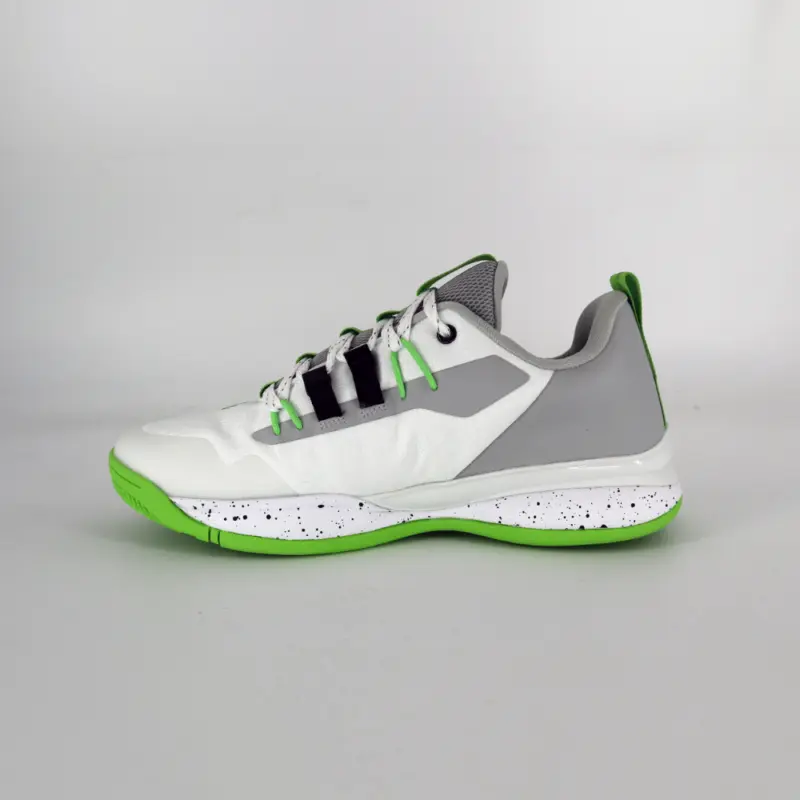 Chaussures B.EASE Suspended Low blanc/vert, profil latéral intérieur avec détails techniques et bandes de maintien apparentes