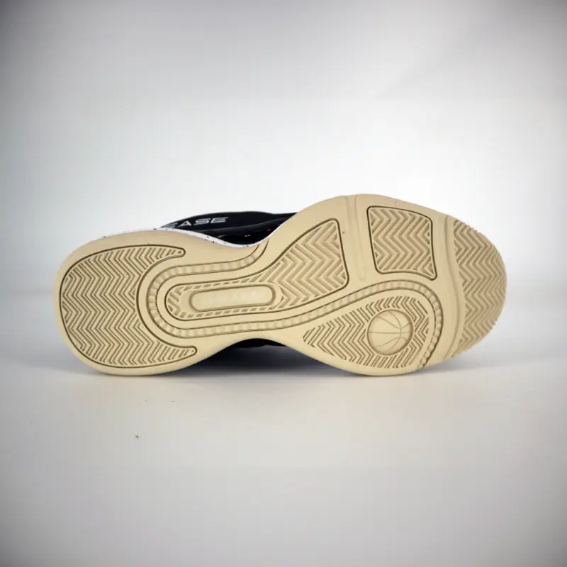 Semelle des chaussures B.EASE Suspended Low, grip haute performance pour terrain de basketball