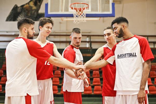 Maillots de basket personnalisés : combinez style et performance sur le terrain