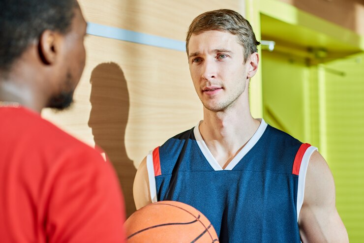 Comment le coaching basketball influence-t-il la stratégie de jeu ?