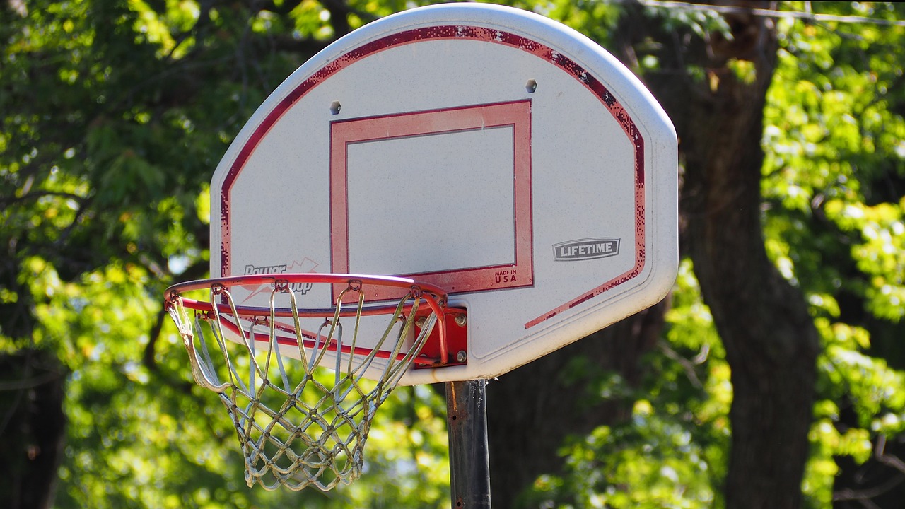 Comment bien choisir un panier de basket pour débutants et amateurs ?