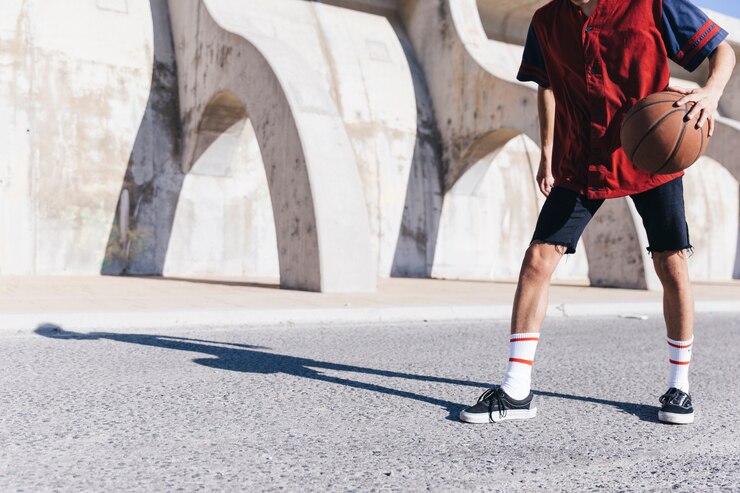 Comment choisir la tenue d'entraînement idéale pour progresser au basketball ?