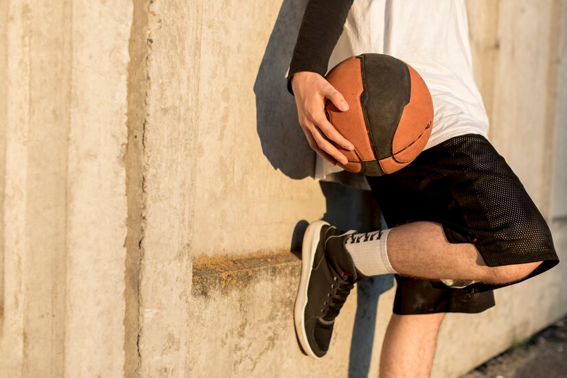 Look streetwear basketball : conseils pour un outfit réussi