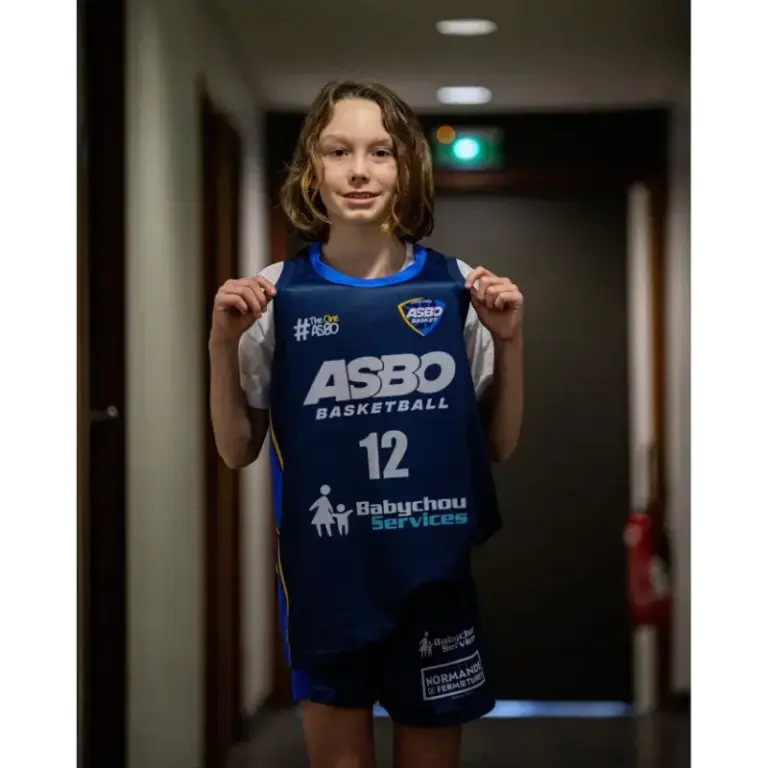 Pourquoi les petits clubs méritent-ils des tenues professionnelles ? 5 tenues de basketball