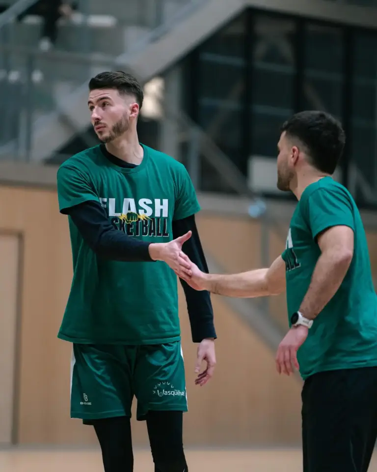 Comment équiper un club de basket sans dépasser son budget : astuces et conseils 3 tenues de basketball