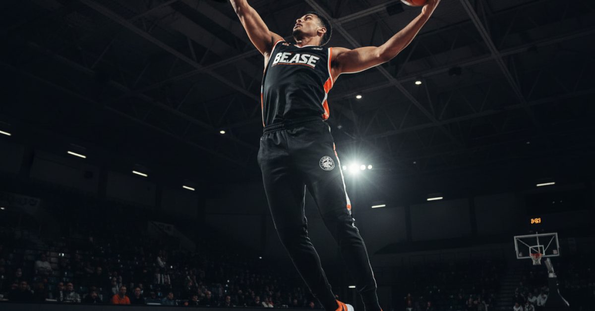 Surmaillots de basket personnalisés pour stages et camps 5 bease pantalon riedr kornhole c8 43